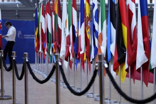 Διαρκείς συσκέψεις, αλλά χωρίς αποφάσεις και μέτρα